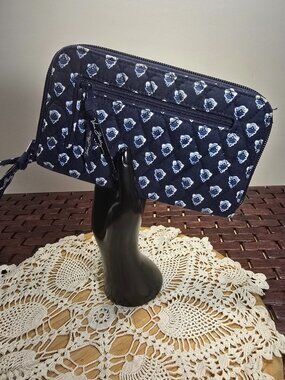 VERA BRADLEY Women's Zip Wallet Clutch Wristlet NANTUCKET Navy Blue Retired